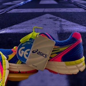 ASICS Gel-Excite 2 size 6.5 Blue/Pink/Hot green